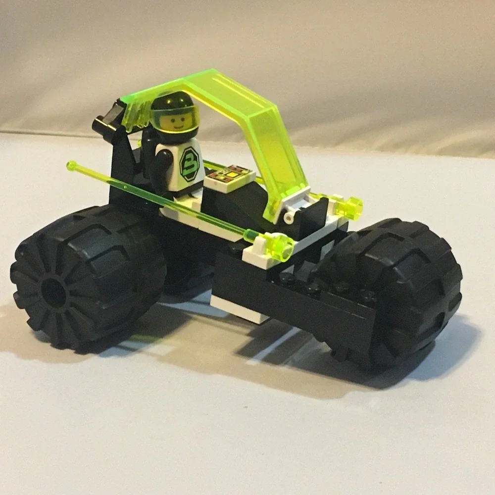 Space‎ LEGO Blacktron II Tri-Wheeled Tyrax (6851)